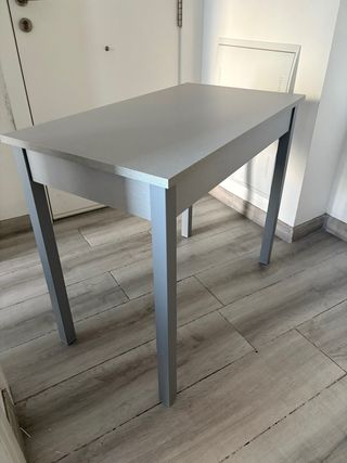 Mesa de cocina gris madera
