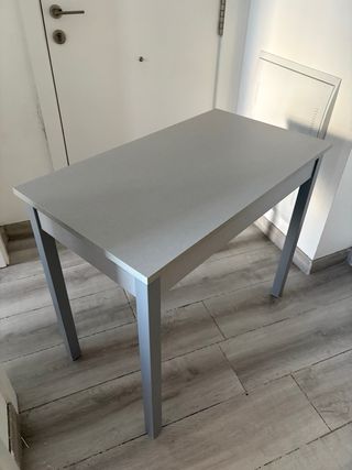 Mesa de cocina gris madera
