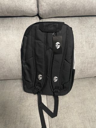 Mochila de pádel negra y roja