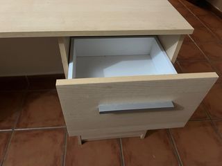Mesa de escritorio madera y cajones con poco uso