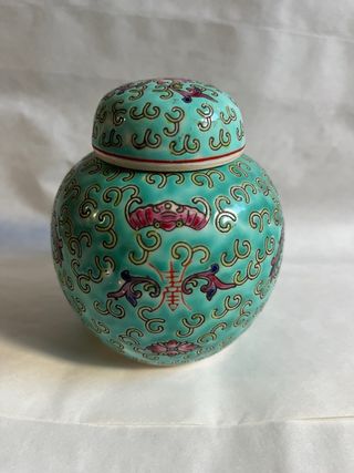 Tibor chino verde con flores