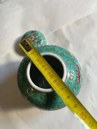 Tibor chino verde con flores