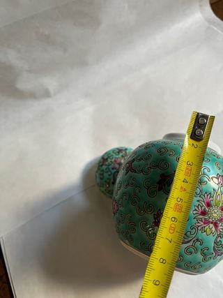 Tibor chino verde con flores