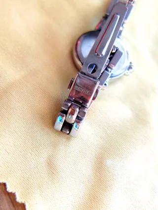 Reloj SEIKO Solar Mujer - Esfera Madre perla