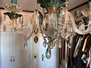 Lámpara de araña de cristal y metal