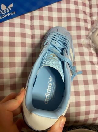 Adidas Gazelle Azul y Beige