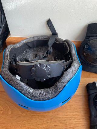 Patines en línea + casco + protecciones + bolsa