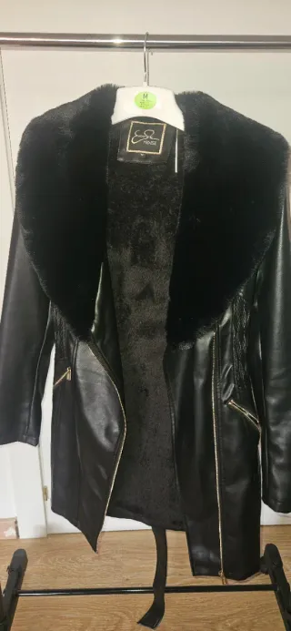 Abrigo efecto piel YEEZEE negro talla M
