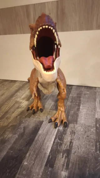 Jurassic World T-Rex Supercolosal