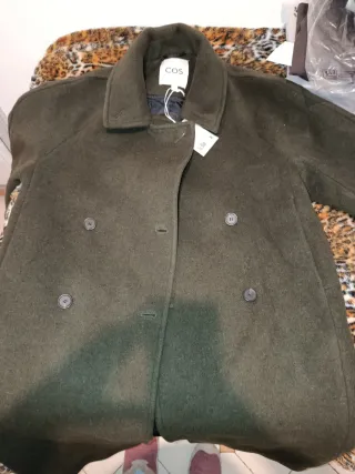 Abrigo COS Lana Cruzado Oversize Verde Oliva