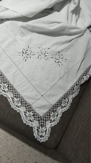 Sabana antigua bordada 2,60 x 2,50