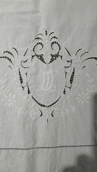 Sabana antigua bordada 2,60 x 2,50