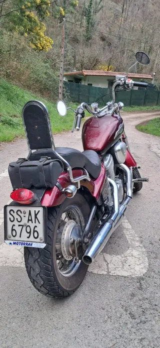 Honda Shadow VT600 Cruiser Granate y Negra