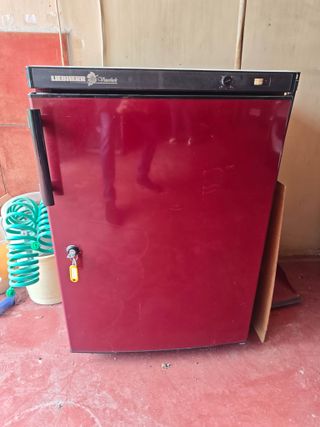 Vinoteca Liebherr WKr 1806 Roja