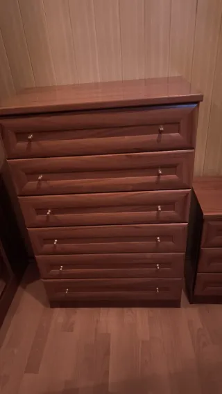 Cómoda y mesita de noche madera