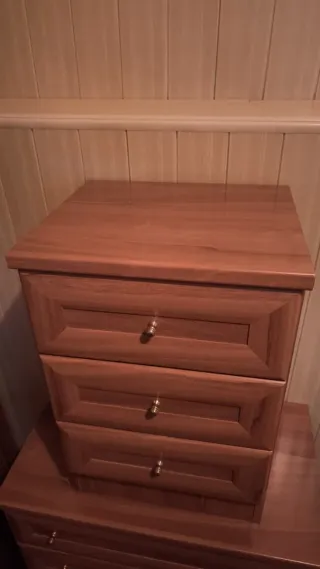 Cómoda y mesita de noche madera