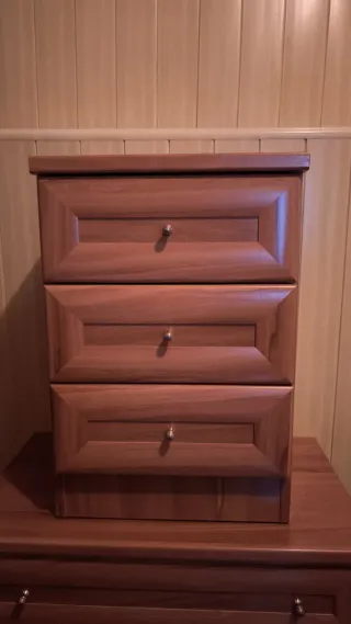 Cómoda y mesita de noche madera