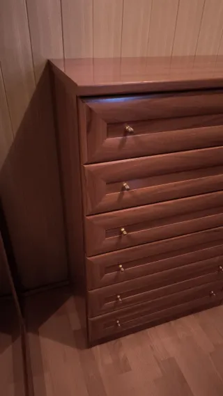 Cómoda y mesita de noche madera