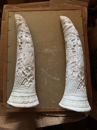 Figuras de escayola en blanco.