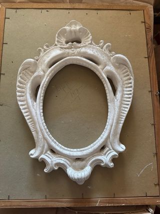 Figuras de escayola en blanco.