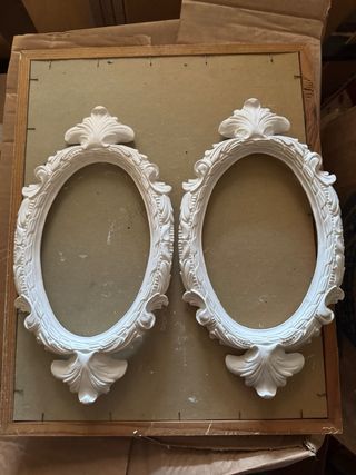 Figuras de escayola en blanco.