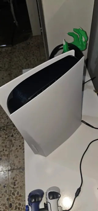 Vendo PS5 fat averiada si alguien usas las piezas.