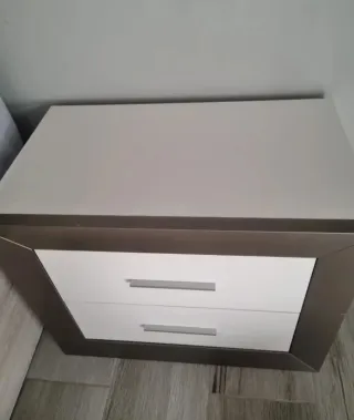 Cómoda, 2 mesitas y espejo