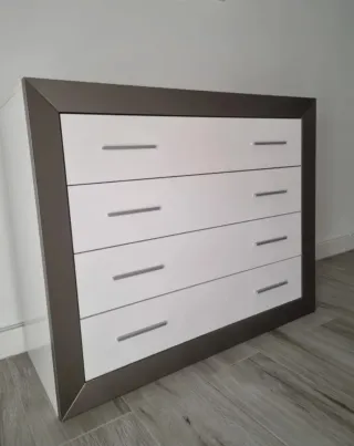 Cómoda, 2 mesitas y espejo