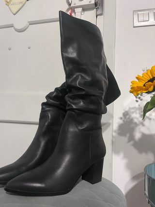 Botas altas de cuero chic negras