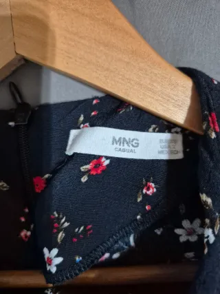 Vestido negro floral Mango