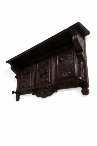 Antiguo perchero de pared Renacimiento