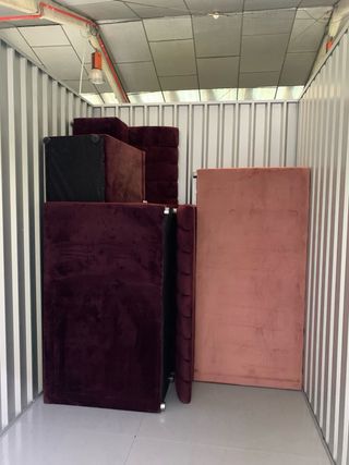 Sofás de terciopelo cantidades: 4 burdeos 2 salmon