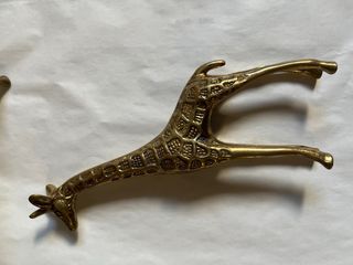 Figuras de jirafas decorativas de latón