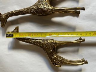 Figuras de jirafas decorativas de latón