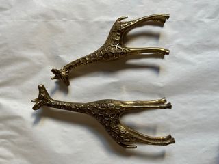 Figuras de jirafas decorativas de latón