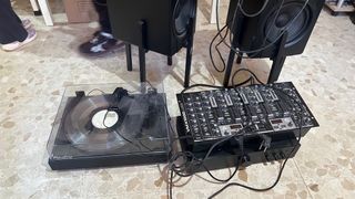 Mesa de Mezclas Behringer VMX1000 + Vinilo+ Altavo