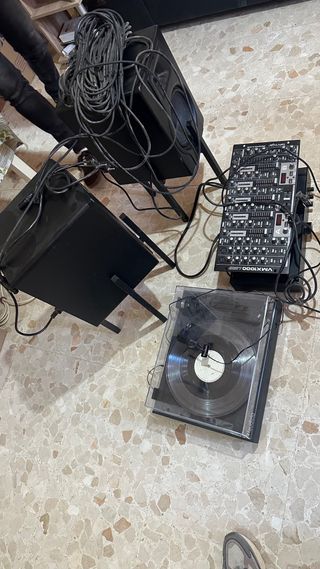 Mesa de Mezclas Behringer VMX1000 + Vinilo+ Altavo