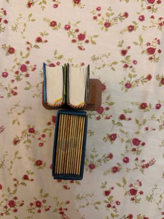 Libros miniatura (fútbol y cuentos de calleja)