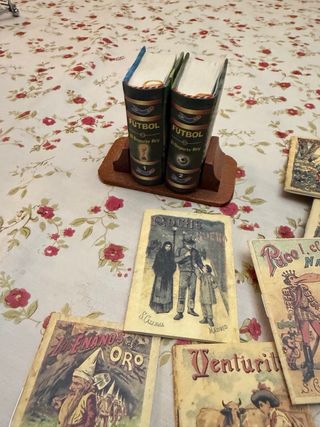 Libros miniatura (fútbol y cuentos de calleja)