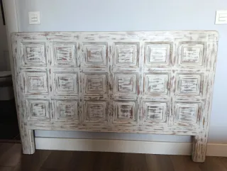 Cabecero de madera blanco y marrón