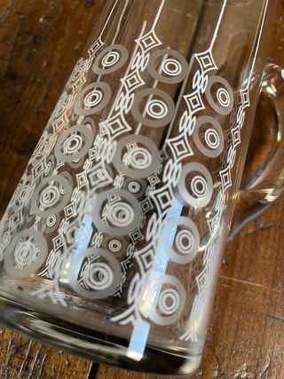 Jarra de cristal vintage con diseño