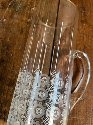 Jarra de cristal vintage con diseño