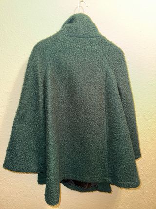 Abrigo verde talla dos botones