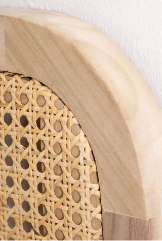Cabecero de ratán y madera