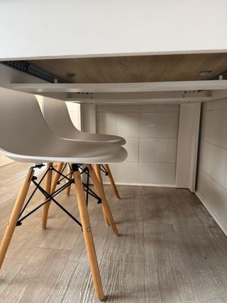 Mesa de comedor de madera