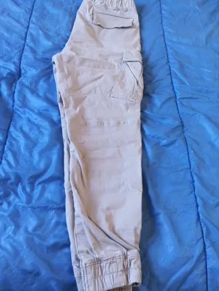 Pantalón cargo hombre beige