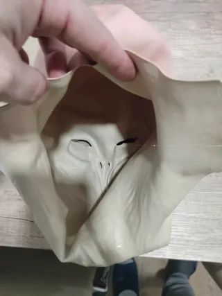 Máscara latex inspirado en Silencio doctor who