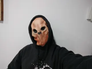 Máscara latex inspirado en Silencio doctor who