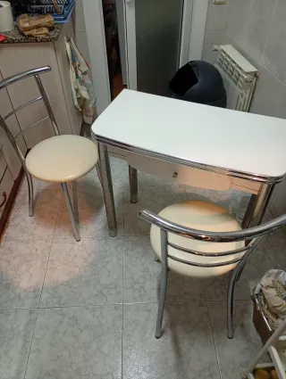 Mesa/Dos sillas