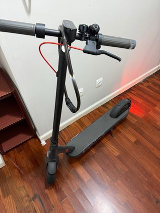 Patinete Eléctrico Xiaomi 4 Plus gris oscuro.
